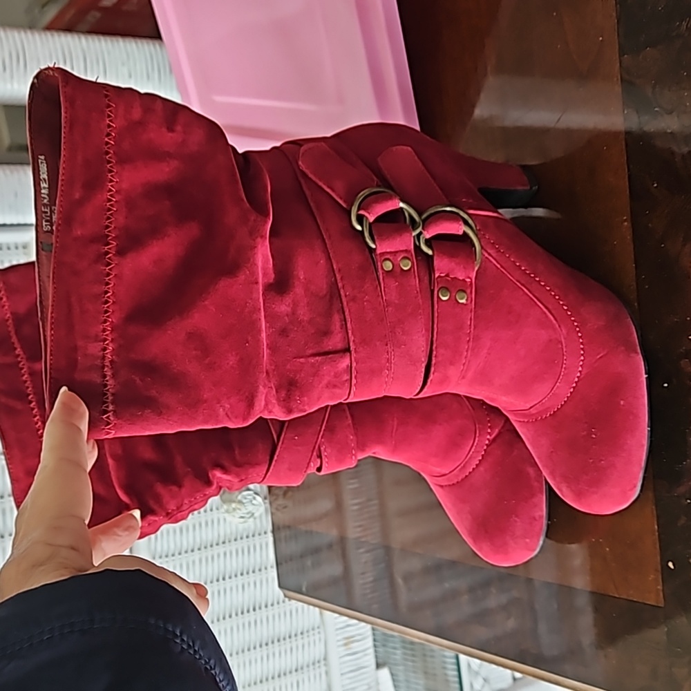 Burgandy boots heel size 7 suede material - Picture 1 of 4